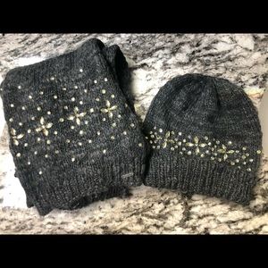 Abercrombie & Fitch women’s hat & scarf set